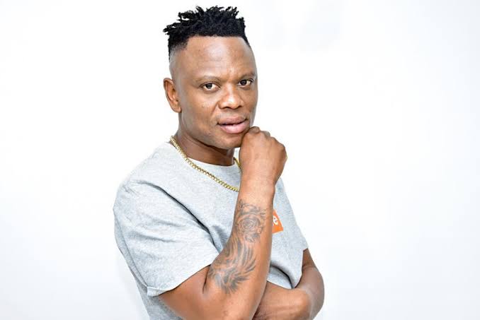 ClickMediaMusic's tweet photo. NEW VISUALS: @achim_deedo Ft. @Rethabile_rsa, Zama Radebe & Morumba - Zithobe
There you have it, Achim is back and better with the help of Rethabile Khumalo, Zama Radebe and Morumba on this track titled #Zithobe
LINK: https://t.co/mVxVBJYkau https://t.co/bbXGsGw4GB