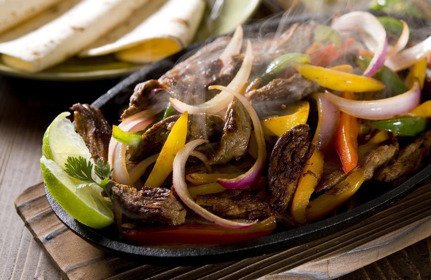 b_mstk's tweet photo. It’s forever been my fantasy to board a flight with a Chili’s sizzling hot fajita skillet https://t.co/cFABKO7wIj