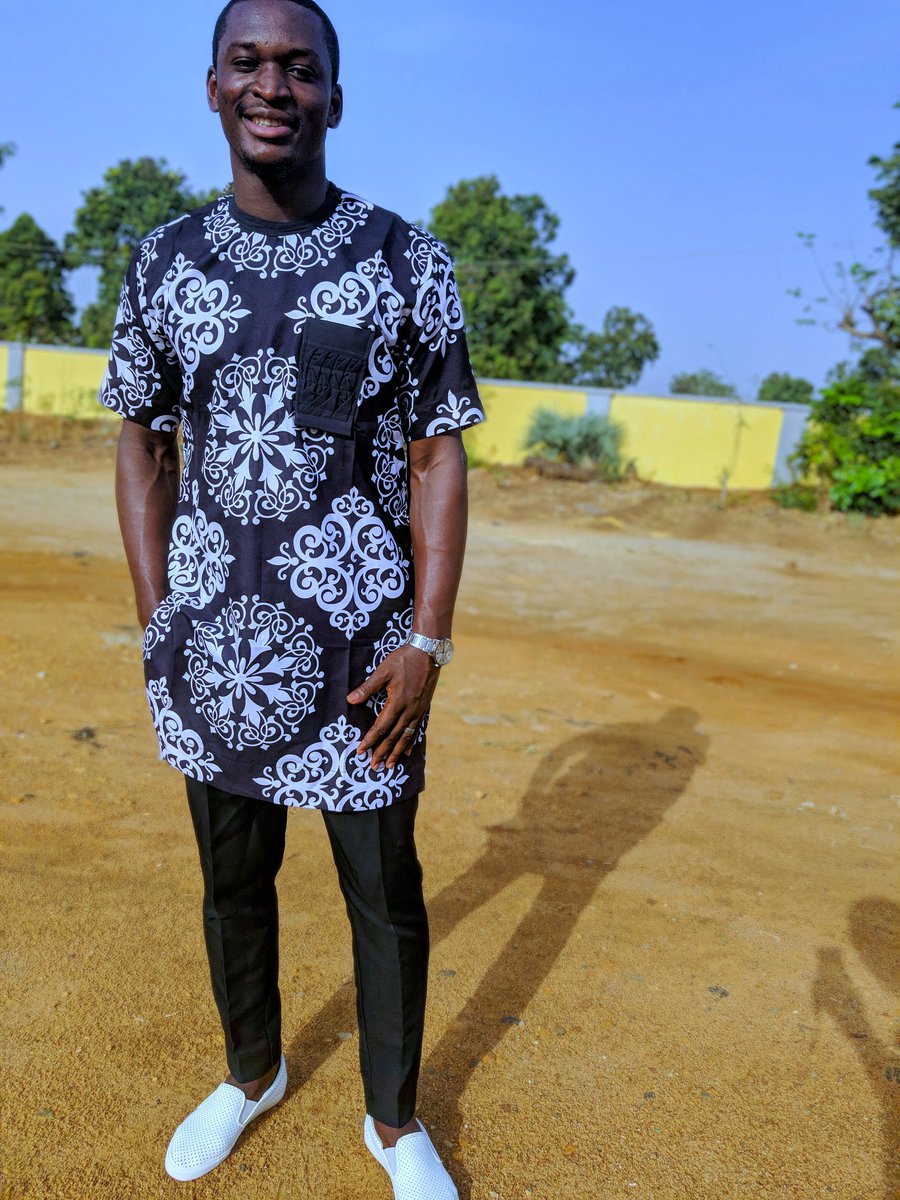 emmiy2kul's tweet photo. Big headed boy https://t.co/pjqyemMDCS
