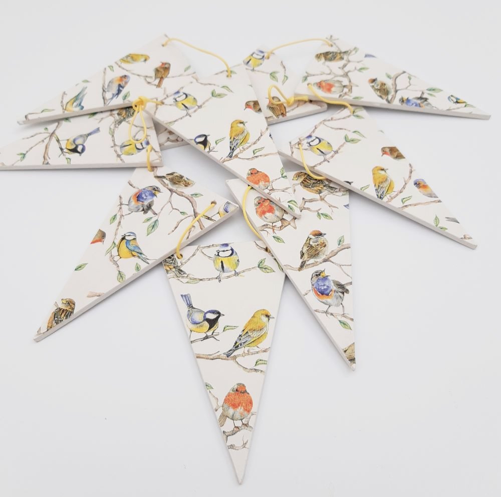 BoostersTbch's tweet photo. just fabulous Bird Bunting, Wooden Gift for Nature Lover https://t.co/hXvdlL4iKs from @Adiencrafts #tbch #giftforgardener #tbchboosters https://t.co/3TBXah4Ebo