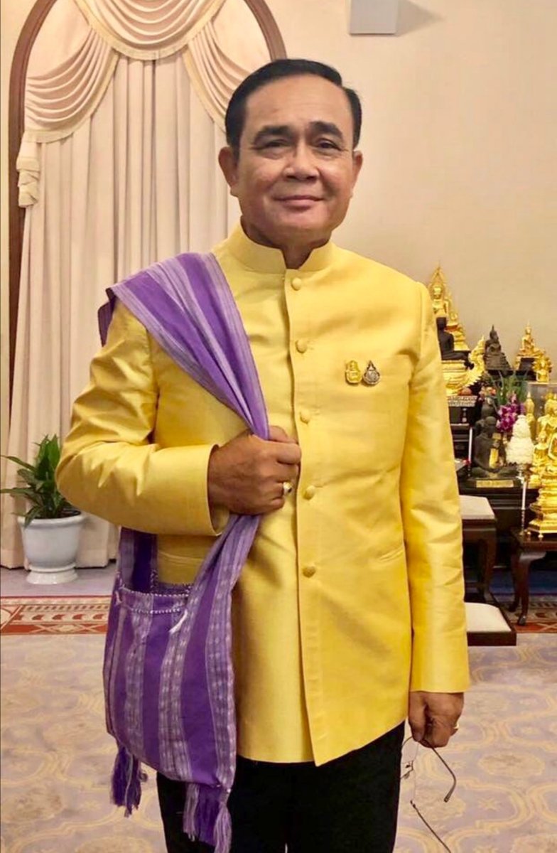 1962Ttong's tweet photo. สุขสันต์​วัน​เกิด​ครับ​ลุง ขออำนาจ​คุณ​พระศรี​รัตนตรัย​และ​สิ่งศักดิ์สิทธิ์​ทั้งหลา​ยในสากลโลก​โปรดดลบันด​าลให​้ลุงมีสุขภาพกายและใจที่แข็​งแรง กินอร่อยทุกมื้อ พักผ่อน​นอนหลับได้เป็น​ปกติสุข ทำการงานได้ราบรื่น เสือสิงห์​กระทิง​แรด​ที่แวดล้อมอยู่ขอให้แพ้ภัยตัวเองไป @prayutofficial https://t.co/Xn0HFBLD6e