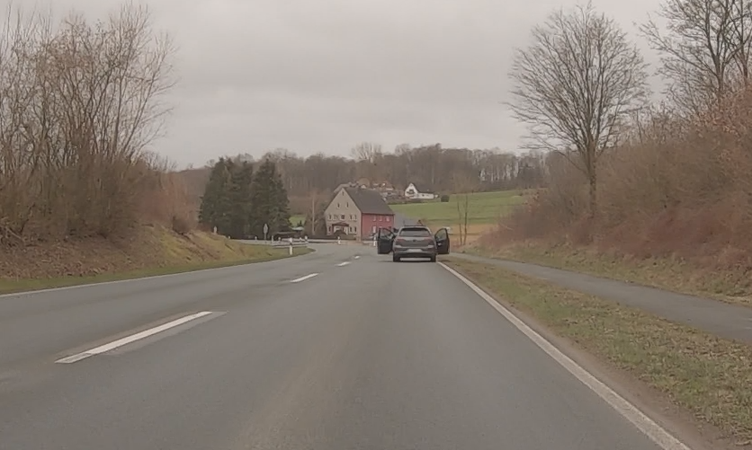 datenhalde's tweet photo. Wow! #TätlicherAngriff nach einem #punishmentpass.
Das wird dann wohl eine Strafanzeige.
#zweiMeter #Scheißradfahrer #motorisierteGewalt https://t.co/TGBOUuKdHq