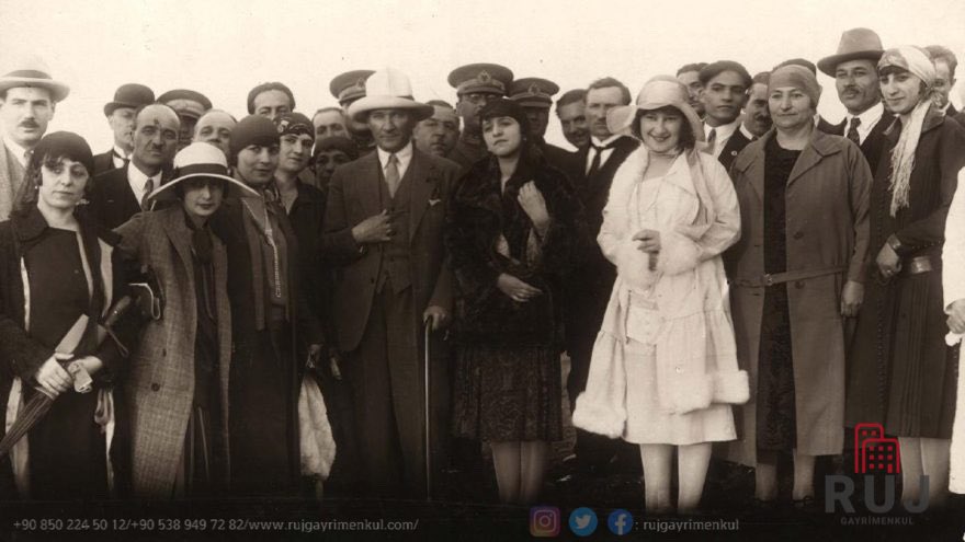 sinemculha's tweet photo. Ey kahraman Türk kadını, sen yerde sürüklenmeye değil, omuzlar üzerinde göklere yükselmeye layıksın. https://t.co/mN1D5fbNb5