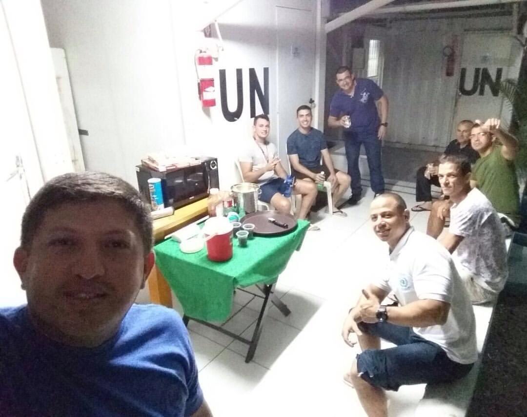 Pinho_EB05's tweet photo. Saudade das resenhas no Bar da Esquina!! #braengcoy #haiti #peacekepper #portoprincipe #ONU #minustha https://t.co/Ndq8cG9ymf