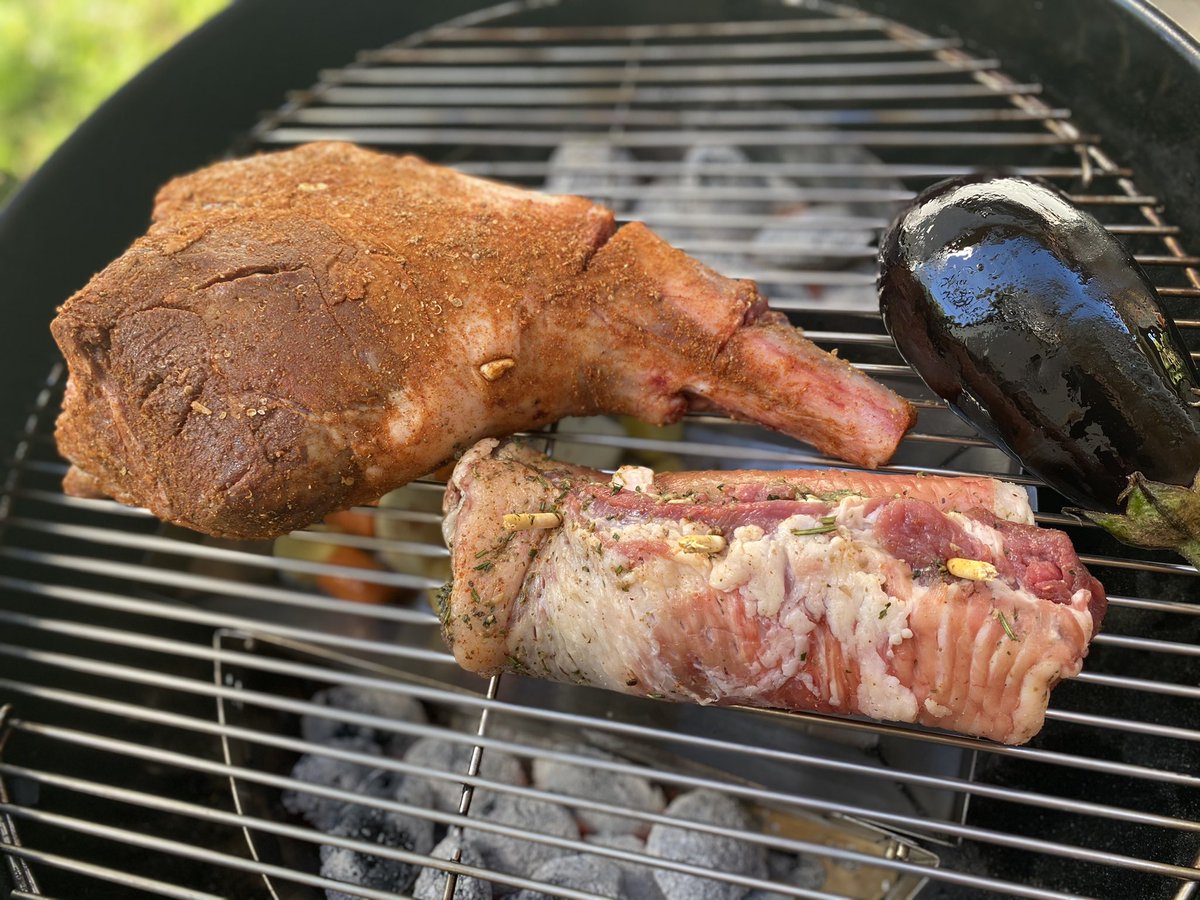 MartelizeBrink's tweet photo. Sondagfees met Goedehoop slagters se lamsboud en lamsribrol. Moes maar โn stokkie steek sonder die regte tou ๐ @MariusVinea #blerrielekkervleis #weber #lamb #lambrib #legoflamb #martelizeoordiekole #martelizebraai #martelizekook https://t.co/XxFoYlt6nz