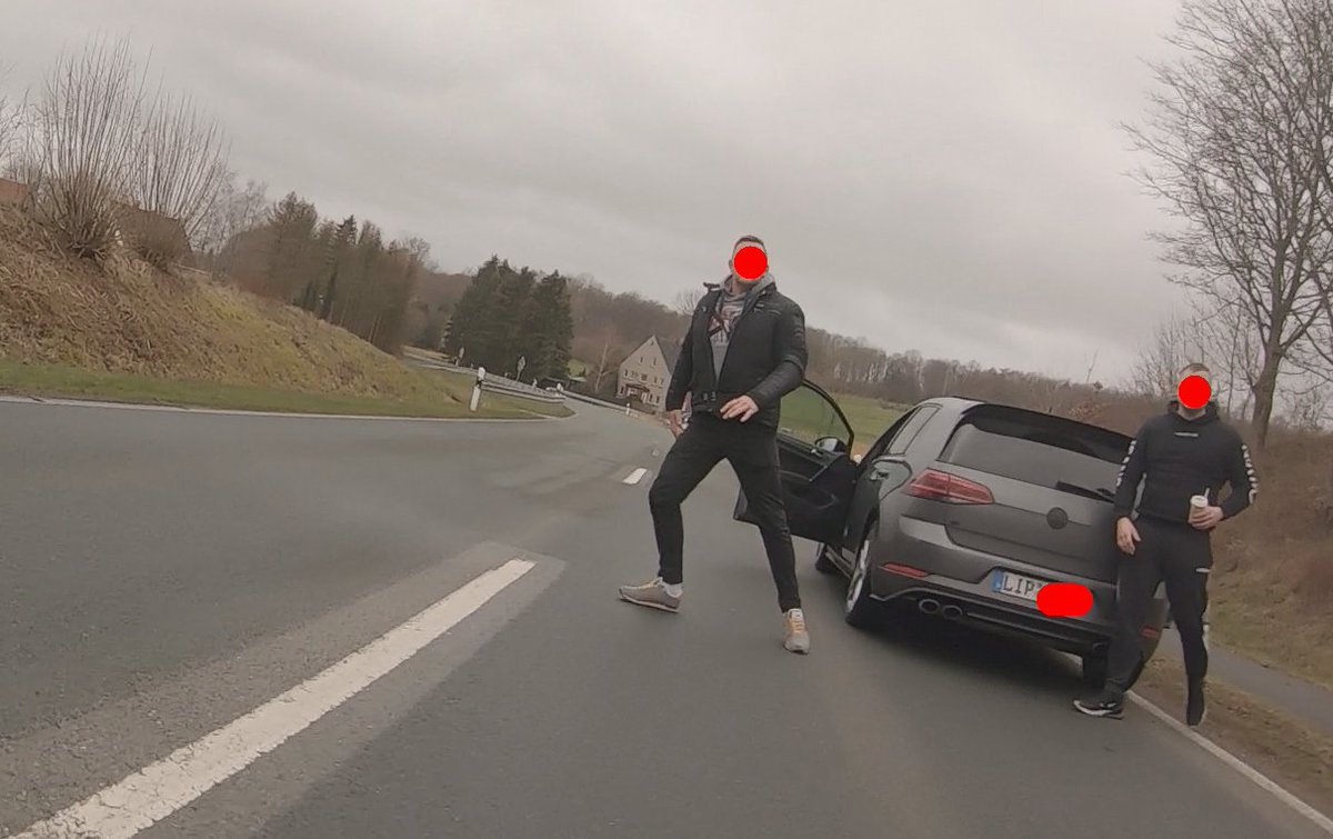 datenhalde's tweet photo. Wow! #TätlicherAngriff nach einem #punishmentpass.
Das wird dann wohl eine Strafanzeige.
#zweiMeter #Scheißradfahrer #motorisierteGewalt https://t.co/TGBOUuKdHq