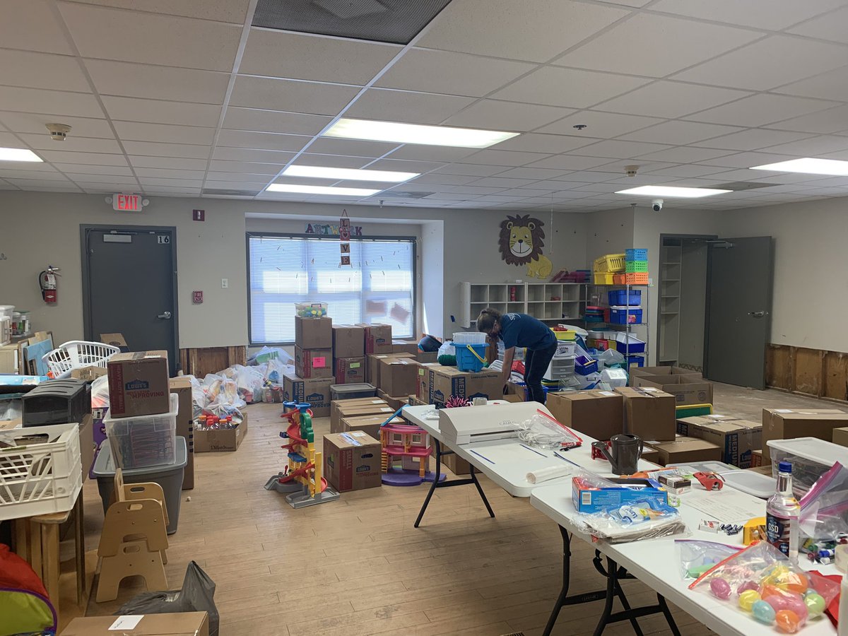 TWeeksGCISD's tweet photo. We had a fun time helping pack up the ECDC. Call me crazy but I love organizing things. Thanks Greysen for volunteering to help!!! It felt great to give back to a place that has loved our little man so well. #gcisdunity @BTeeterStoczEDU https://t.co/F7peKXTM2V