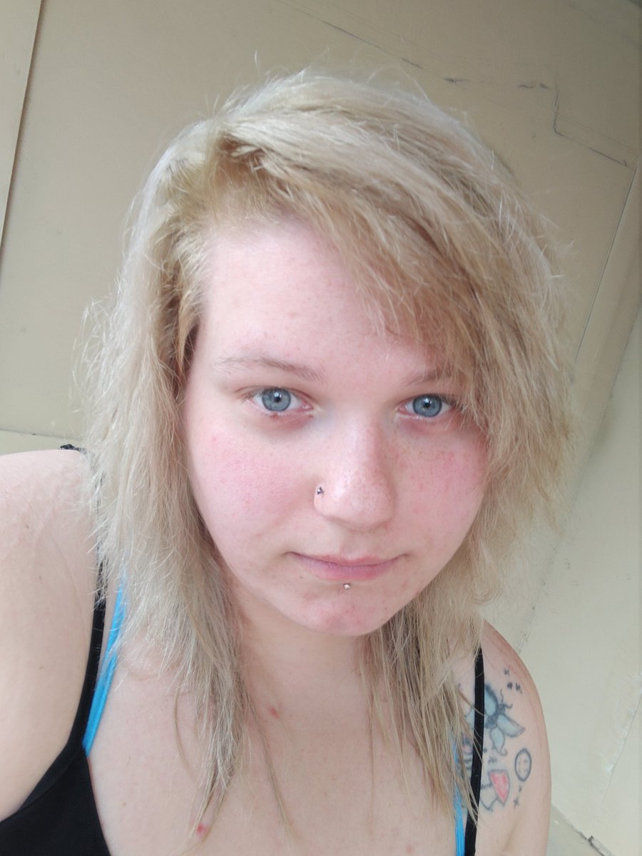AreicRose's tweet photo. Dont mind the eyes.. I always tend to look at myself amd not the lens lmao #notfromtoday #blondehairblueeyes https://t.co/LfbW47LA8t