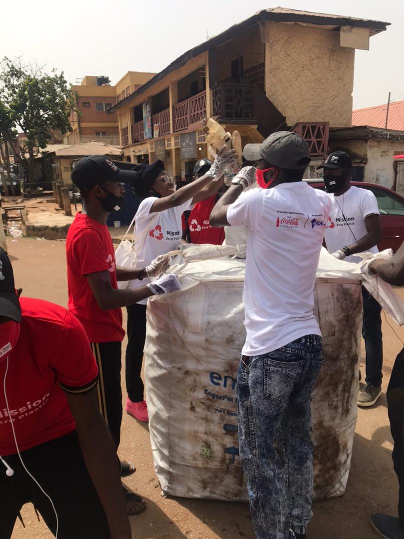 ibrahim_sekinah's tweet photo. #GlobalRecyclingDay 

#AREaixTCCF
#MissionZeroPlastic
#RecyclingHeroes
#RecycleForEducation
#GlobalRecyclingDay https://t.co/u8UJRlFZv1