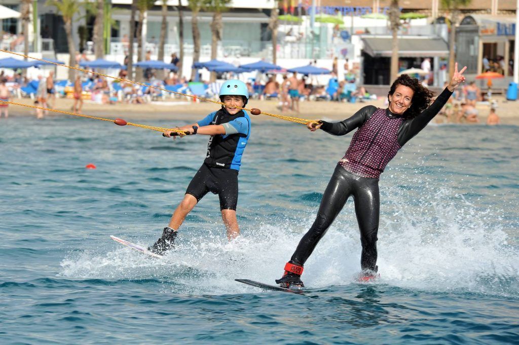 CArmanello's tweet photo. Haz algo único en Europa. Esquí acuático en un circuito... ¡en el mar! Hasta los niños podrán hacer cursos de esquí o wakeboard. Un deporte completo y divertido. #Benidorm #VisitBenidorm  https://t.co/grBT6VfBNk https://t.co/jHVLuWKclo