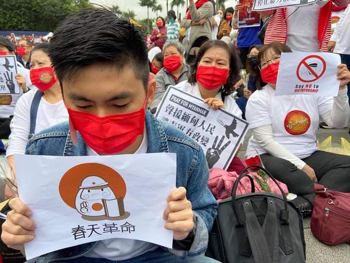 B851997's tweet photo. Thousands of Myanmar people gathered in Taipei's Liberty Square to protest against military coup, demand to release the leaders of the democratically elected government, and pray for fallen heroes.
FREEDOM OF SPEECH
#WhatsHappeningInMyanmar
#Mar21Coup https://t.co/1rPndH4Jdk