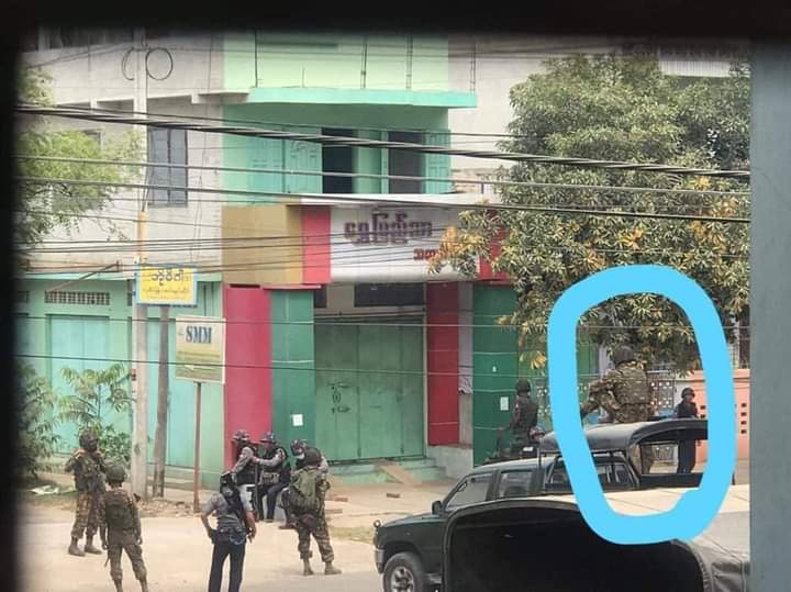 B851997's tweet photo. Photo evidences show terrorist group(SAC) holding snipers to shoot the unarmed civilians to the head in MONYWA today.

FREEDOM OF SPEECH
#Mar21Coup
#WhatsHappeningInMyanmar https://t.co/Tt1aQoa179