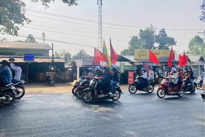 B851997's tweet photo. Motorcycle strike of Thone Taung, Pyin Sar.
We are still strong to protest for our democracy.
FREEDOM OF SPEECH
#WhatsHappeningInMyanmar
#Mar21Coup https://t.co/uEUtsx3u56
