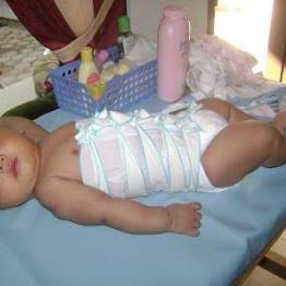 afrkml's tweet photo. "Perlu gk si bayi dipakaikan gurita?"
Jawaban: TIDAK

Risiko perut bayi membesar jika gapake gurita adalah MITOS &amp; tdk terbukti!
Perut bayi terlihat kembung itu normal krn belum berkembang sempurna
Bahaya lainnya bisa memicu risiko kematian bayi mendadak atau SIDS.

Hati2 loh ya! https://t.co/MAkC4yOkQi