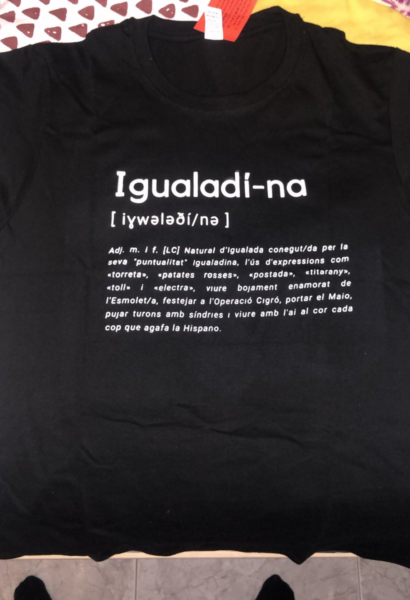 carlajunyentt's tweet photo. si és la millor samarreta del món, es diu i no passa res https://t.co/t0jgXzOm08