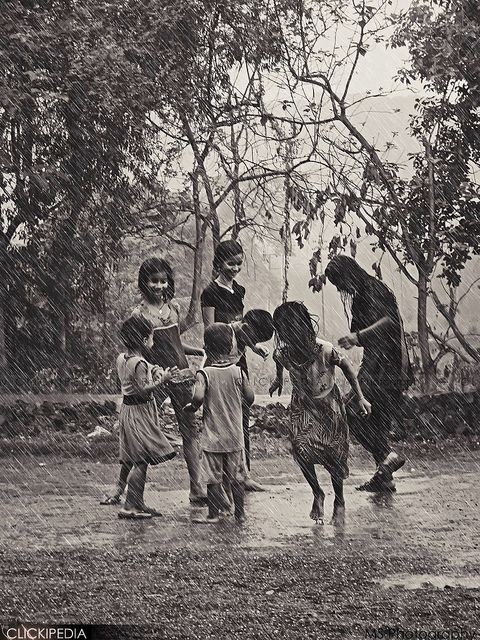 GauharAslam1's tweet photo. “Rain rain go away come again another day we want to play a game.”
#rain #Lahore #sundayvibes
#DancingInRain https://t.co/WAy0bEjtSp