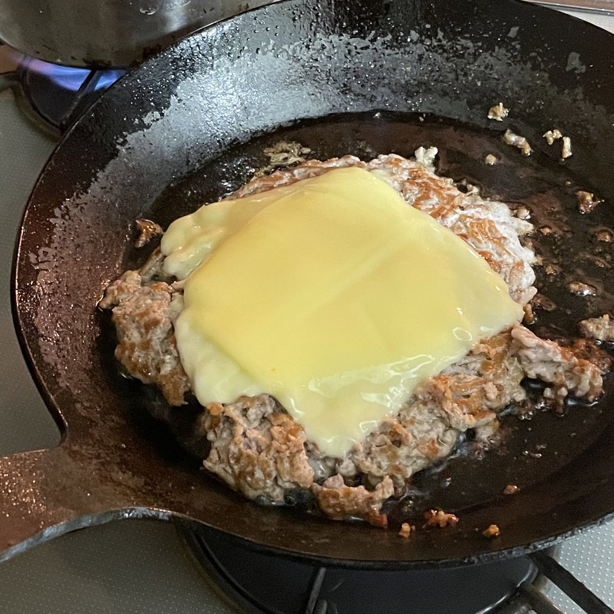 なんか終わった ってお気持ちの時にはパックの合い挽き肉に塩胡椒してそのまま両面強火で焼くだけの やけくそハンバーグ がオススメ Togetter