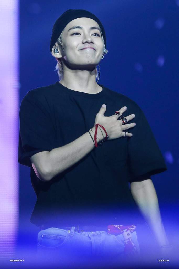 BTSArmyAara's tweet photo. The way Taehyung always touch his heart while looking at the crowd  to express his gratitude and love  to Armys. There's so much adoration in his eyes, he's so humble and thoughtful, such an angel.
TAEHYUNG IS LOVE💜WE MISS YOU TAEHYUNG #BTSV
#KimTaehyung #TAEHYUNG
#방탄소년단뷔 https://t.co/BVFavcDPbU
