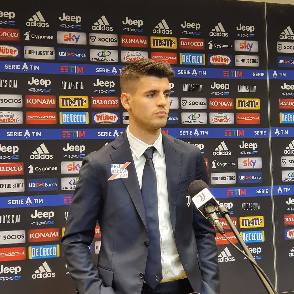 juventusfcid's tweet photo. 🗣🎙 @AlvaroMorata  kepada @JuventusTV: "Laga hari ini sama pentingnya dengan semua pertandingan kami, mulai sekarang hingga akhir. Kami harus turun ke lapangan dengan hasrat untuk menang &amp; determinasi tim yang percaya akan gelar dan tujuannya." 💪⚪️⚫️

#JuveBenevento #ForzaJuve https://t.co/6brXPitufF