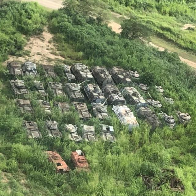 dhernandezlarez's tweet photo. Para los incrédulos e indiferentes será cuestión de risas, para los hijos de Chávez y Bolívar es garantía de independencia. ¡Haremos rugir todo el material blindado en Carabobo! no importa su data, porque volverá a la vida y seguirá siendo "el huracán blindado de la patria” https://t.co/kHwYmwafjl