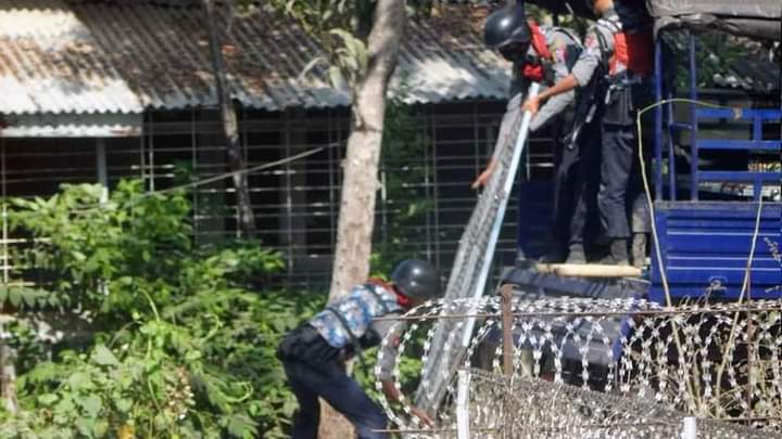 B851997's tweet photo. Terrorist group(SAC) removing the barricades of the civilians in NORTH DAGON.
FREEDOM OF SPEECH
#Mar21Coup
#WhatsHappeningInMyanmar https://t.co/3bWBBIZMGA