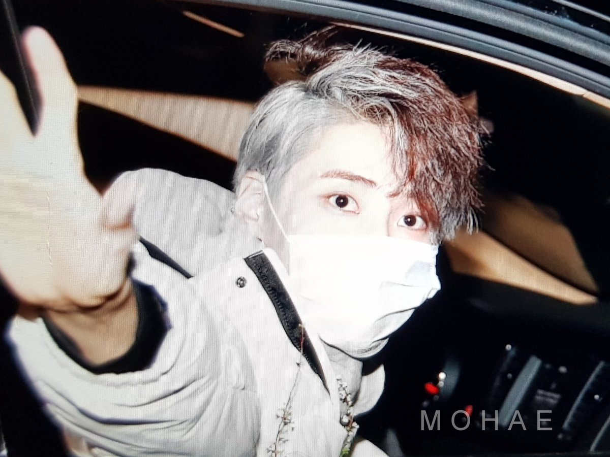 morehappinessJH's tweet photo. 210321 온에어 1회차 퇴근

첫공수���했어 조심히들어가💙

#이진혁 #LEEJINHYUK #브이태양 https://t.co/nwVGdEToE2