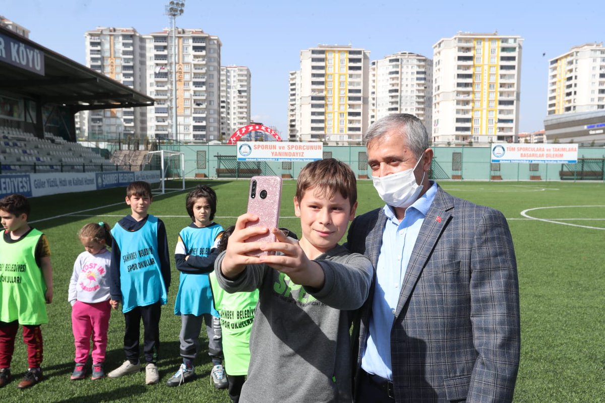 mtahmazoglu's tweet photo. Çocuklar... 

Neşe, sevinç ve gurur kaynağımız onlar.. 

Spor okulunda ziyaret ettim bugün, tekliflerini de geri çeviremedim 😉

Yay gerdik....🏹 

Şut çektik.... ⚽ https://t.co/lwk8ExvCpK