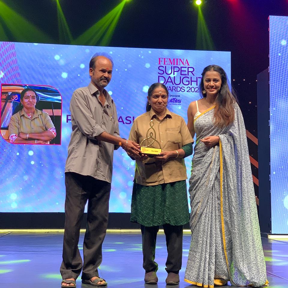 femina_tamil's tweet photo. Meet the Super Daughter: Raji Akka
Helping many women with night auto rides, teaching women how to ride auto for free. Such a darling neenga.
Special thanks to the gorgeous @AnjanaVJ
Thanks to @prosathish
#singapen #autoraji #rajiakka #feminasuperdaughters #superdaughtersawards https://t.co/cZMAk7JfrC
