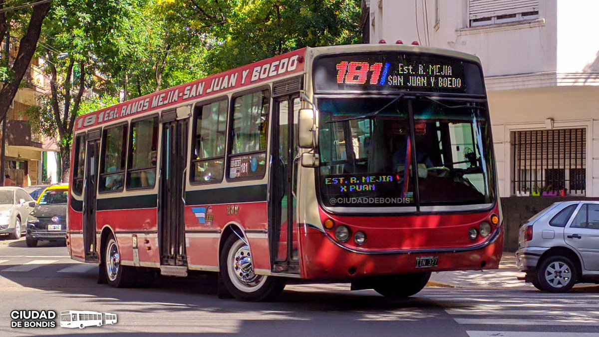 CiudadDeBondis's tweet photo. VIEJO SON LOS TRAPOS

Impecable se lo ve a este coche #239 de la #Linea181 dando la vuelta por Muñiz y Agrelo. Batallador #Metalpar sobre chasis #MB1315, modelo 2009, es el coche mas viejo de la línea y seguramente será renovado dentro de poco https://t.co/Lejvo3VzOp