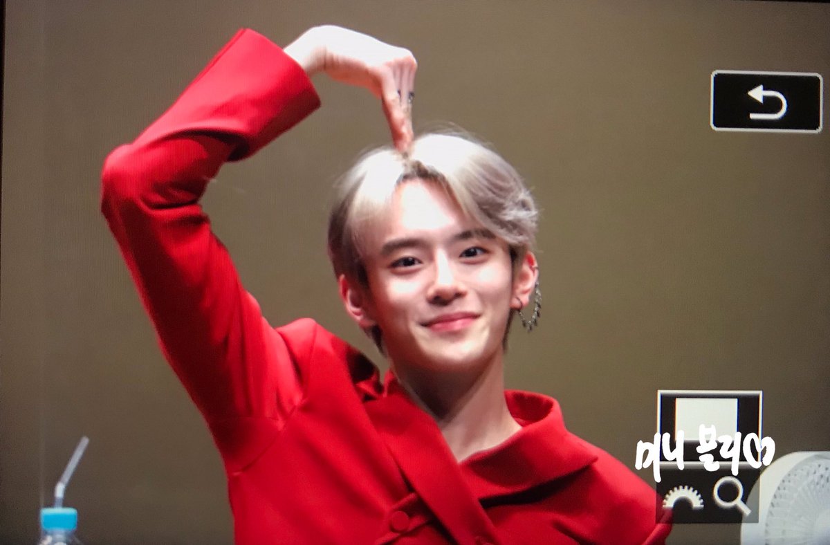Minievely_0125's tweet photo. [PREVIEW] 210321 팬사인회
너무 사랑스럽다😍
#강민 #유강민 #베리베리 #VERIVERY #カンミン #KangMin https://t.co/UANUGckDX1