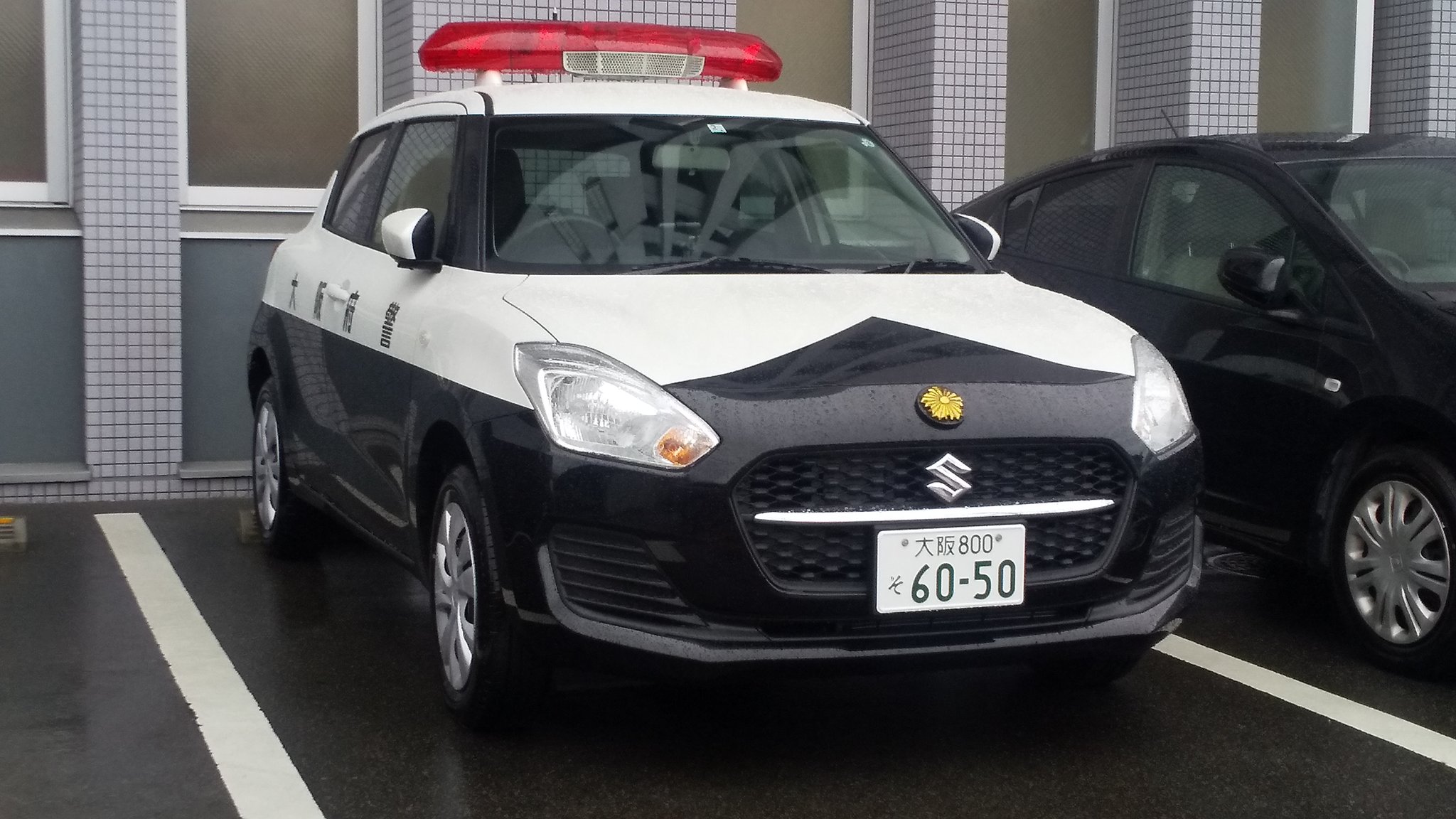 楽プラ　パトカー　兵庫県警　大阪府警仕様 楽プラのパトカー登場 トヨタ クラウン パトロールカー シール