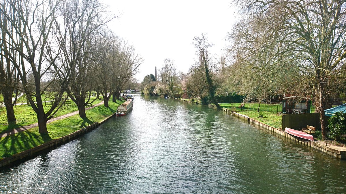 eg_neuro's tweet image. sun peeking through the usual clouds #SpringEquinox #LockdownWalk #Cambridge