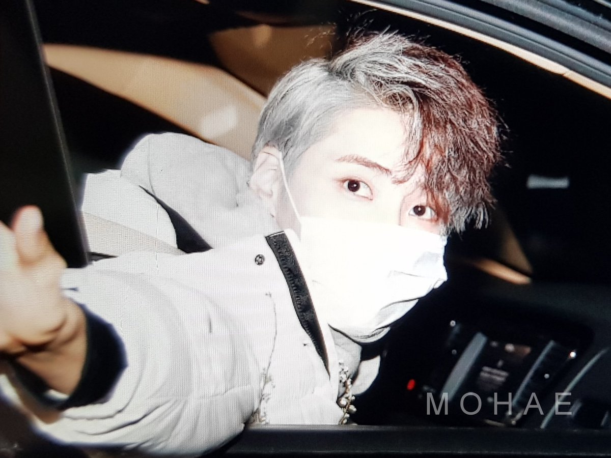 morehappinessJH's tweet photo. 210321 온에어 1회차 퇴근

첫공수���했어 조심히들어가💙

#이진혁 #LEEJINHYUK #브이태양 https://t.co/nwVGdEToE2