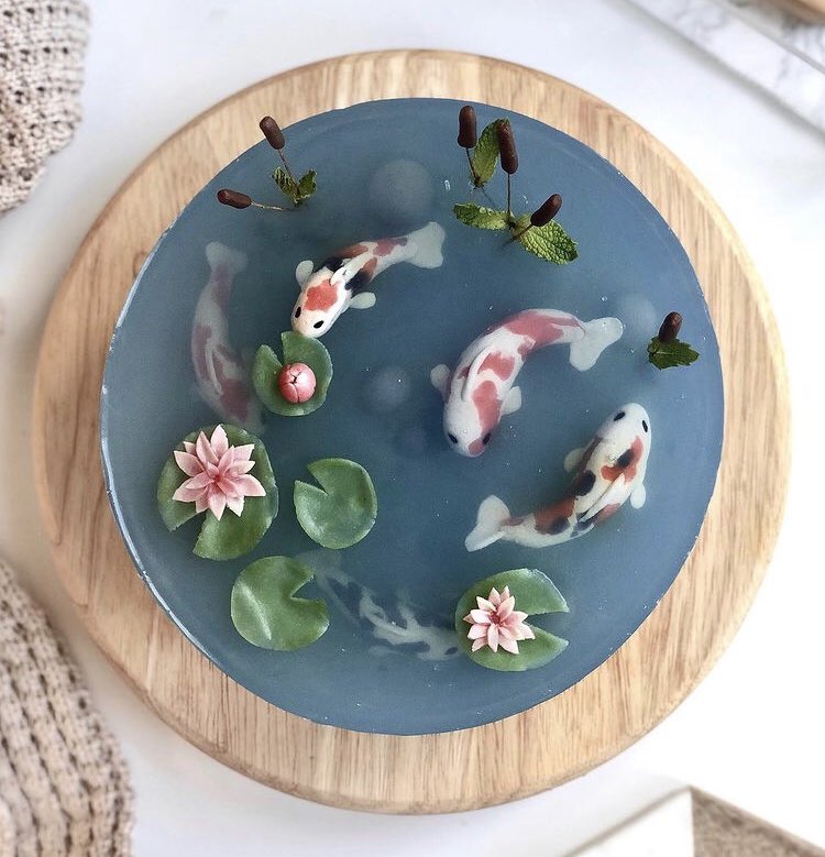 heartclue's tweet photo. koi pond cake by petrichoro https://t.co/OP3UHjfQ6P