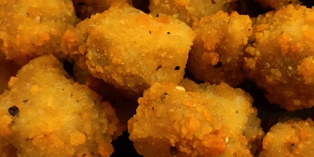 FavoriteChicken's tweet photo. Favorite Poppas - bitesize chicken breast pieces in our unique delicious coating. Mmmmm!! 😋
https://t.co/rEpnoQdg7z #favoritechicken #snacks #friedchicken #snacktime #poppas #bitesize #favoritesnacks https://t.co/TFgGQYMB4V