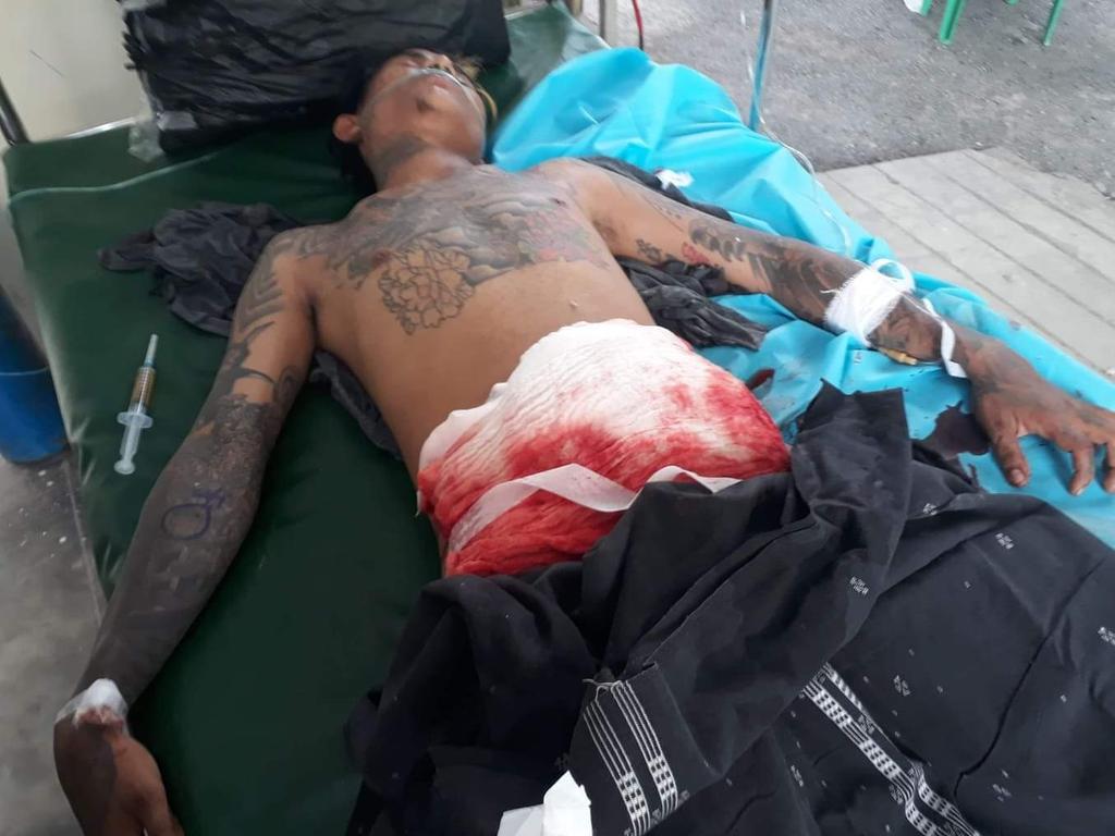 IrrawaddyNews's tweet photo. UPDATE

An anti-regime protester was killed and at least six were severely injured as soldiers and police used live rounds and rubber bullets on anti-regime protesters in #AungPinLae, #Chanmyatharzi Township, #Mandalay Region.

#WhatIsHappeningInMyanmar https://t.co/KGf6vBZGLh