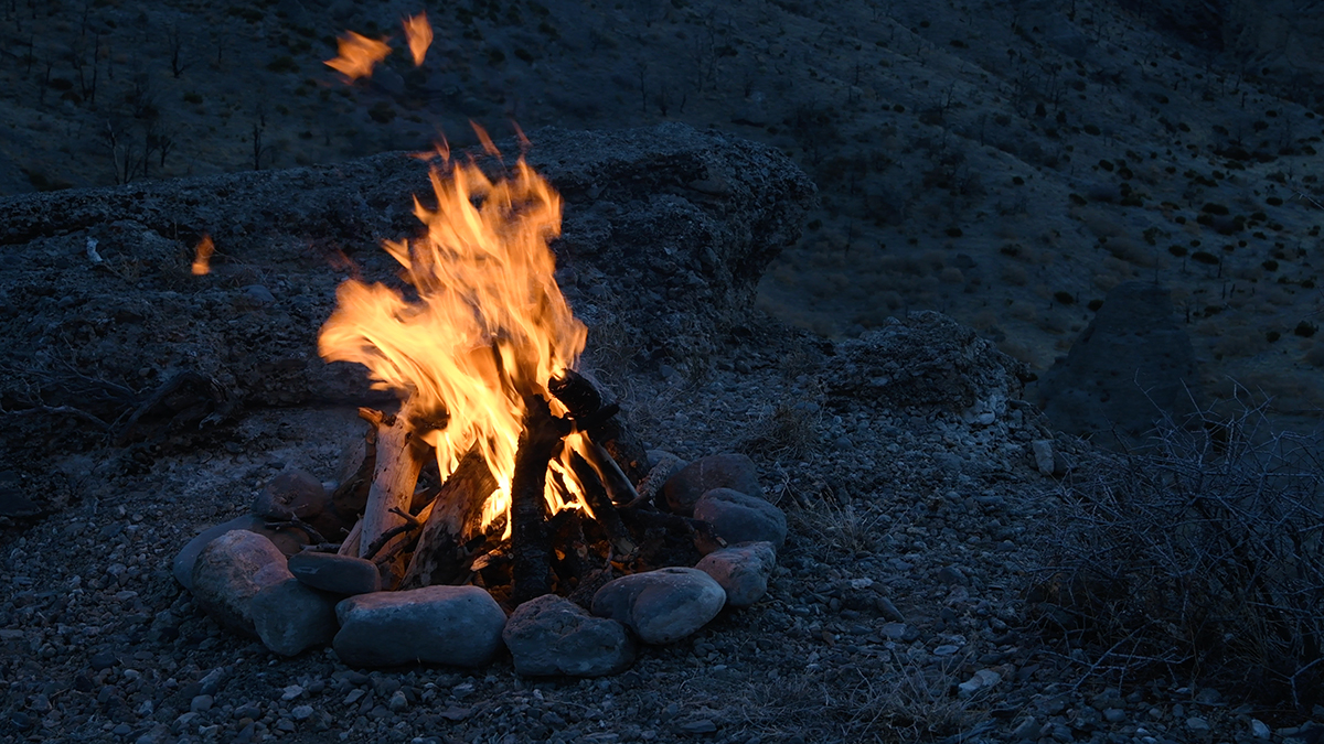 Here is another campfire ambience video for you. A bit windy, but with a great view of the canyon below. The mountains in the distance had snow on them. Chilly, yet cozy next to the fire.

CHECK IT OUT: youtu.be/CDYMthICl88

#ASMR #binaural #nature