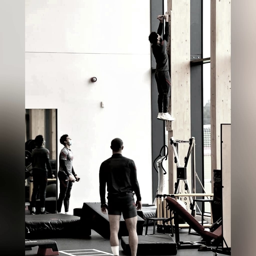 Merseysideredm's tweet photo. 😅 When @MoSalah prepares for @SergioRamos lol

👉 Click bio or https://t.co/s1zu2Bbg6o for latest promotion, surprise and pre-sale.

#liverpooladdict #ynwa #lfcnews #lfctv #lfcfan #lfcforlife #scouser #Kop #lfc #lfcfamily #lfcfans #scouse #thekop #merseysideredmen #mosalah https://t.co/OFuJNzhtI5