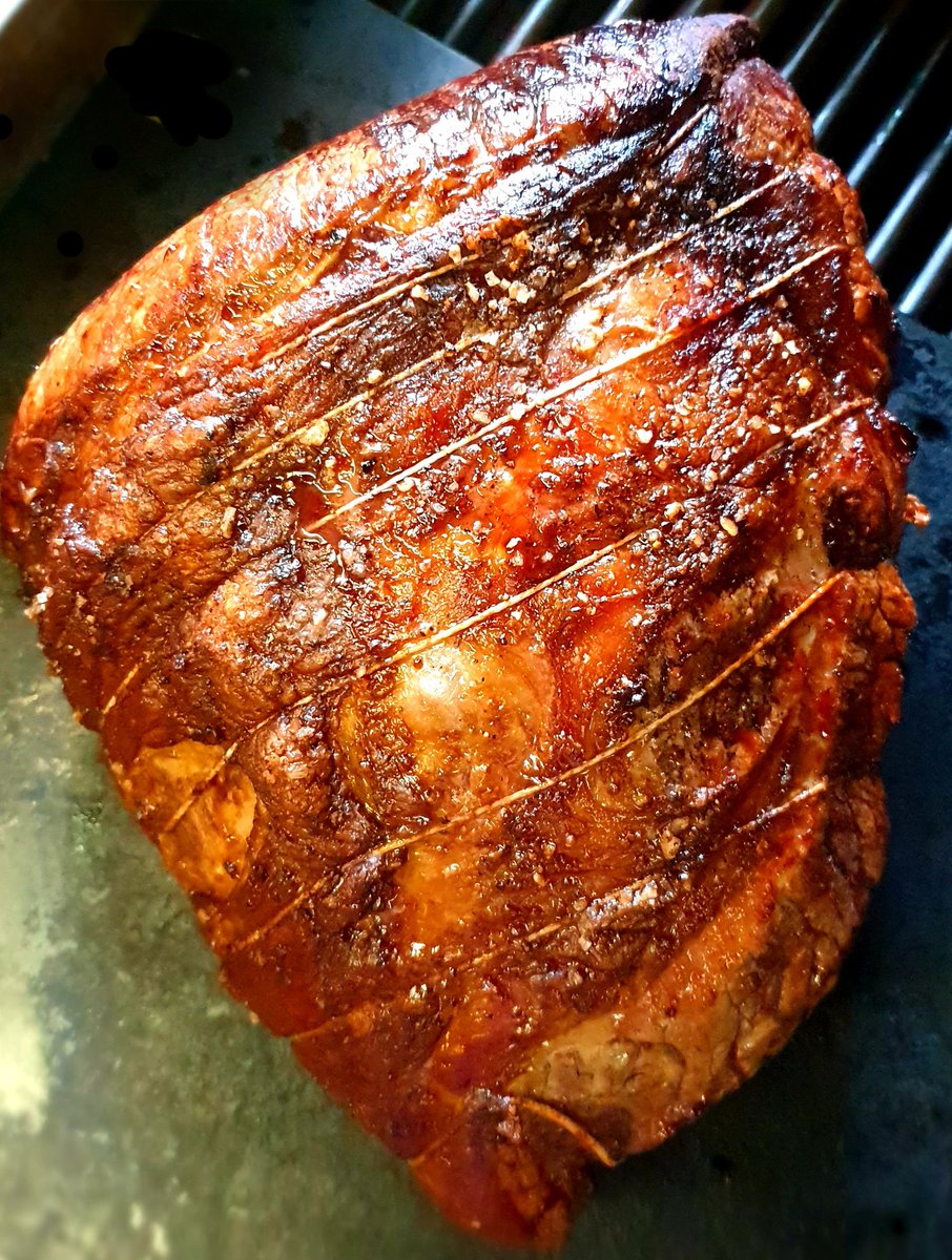 Adonakis83's tweet photo. Sundays are made for roasts 😁

#topsidebeef
#21daysmatured
#bigboyyorkies https://t.co/9zJ5cR1anO