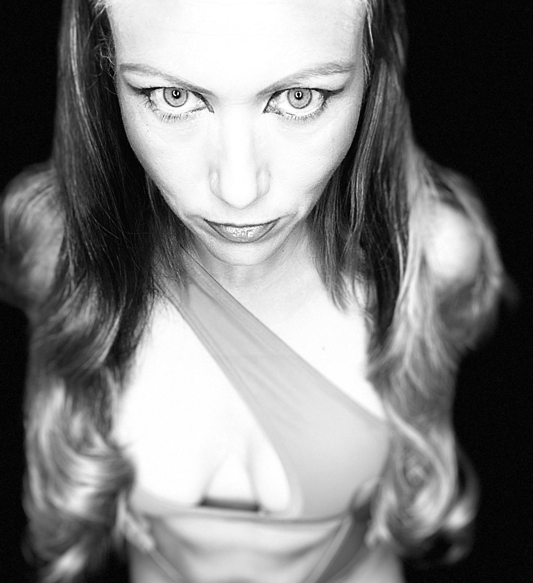 AnnaRebelRyder1's tweet photo. I’m back!!  https://t.co/PekFiixuCy 9pm GMT tonight with #love-sense @streamatemodels @streamateofficial https://t.co/n8Ap2o1wdY