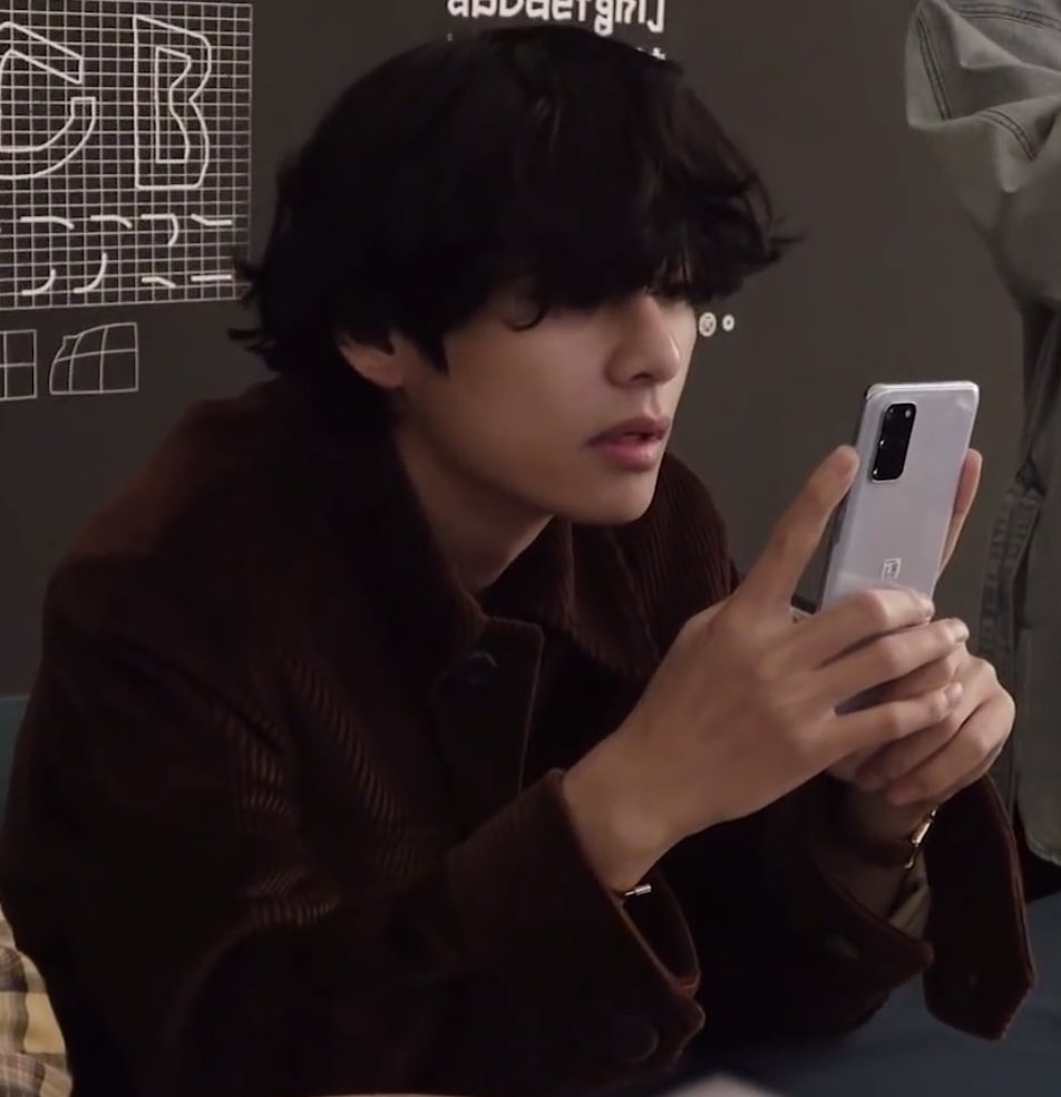 vgukayo's tweet photo. fun fact, taehyung is jungkook biased https://t.co/1H2HEGwBVA