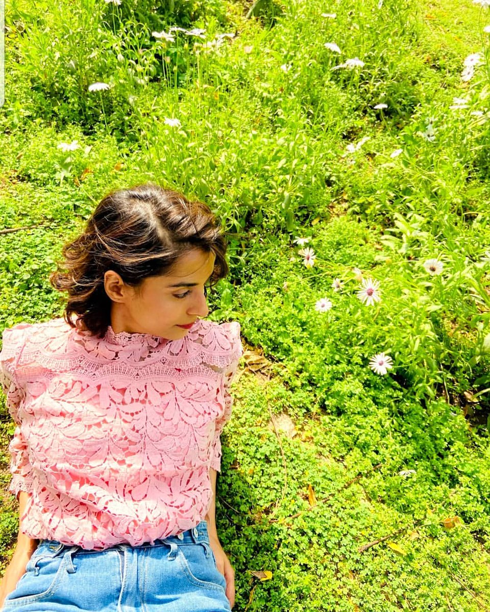 PoojaSharma_FC's tweet photo. #InstaUpdate ~ by #PoojaSharma

"If one way be better than another, that you may be sure is nature's way "....said a wise person.

#nature #green #grass #flowers

https://t.co/Tsszc2LREI https://t.co/77YixnDuki