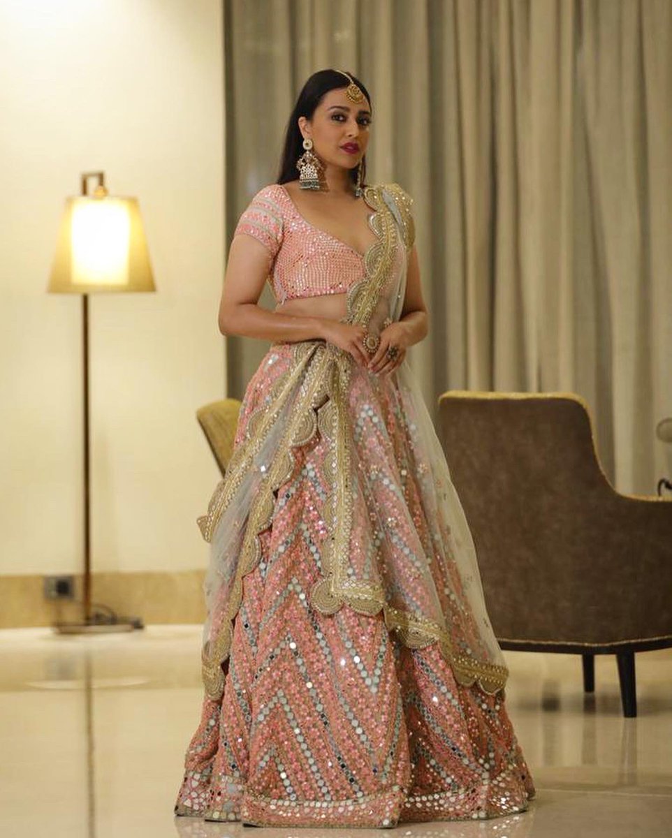 ReallySwara's tweet photo. सज्ज धज्ज के टशन में रैणा! 😍😍✨✨🎉🎉 #veerediwedding in #Lucknow https://t.co/LPRHCv2Afz
