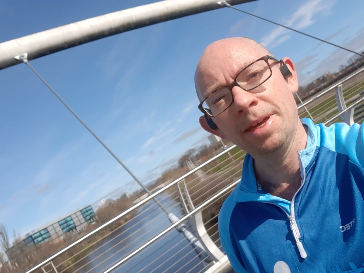 chr1stopherleo's tweet photo. Sunshine, blue skies & flowers on today's run ππΌπββοΈ
#GlasgowsMilesBetter #LetGlasgowFlourish #SunnySundayRunning #SunshineDays #HostOfGoldenDaffodils #GlasgowRunning https://t.co/j5lDUPtncz