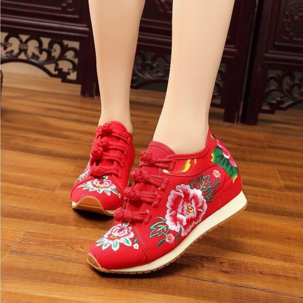 MingMartUk's tweet photo. 𝙋𝙧𝙞𝙘𝙚𝙨 𝙩𝙝𝙖𝙩 𝙮𝙤𝙪 𝙝𝙖𝙫𝙚 𝙣𝙚𝙫𝙚𝙧 𝙨𝙚𝙚𝙣 𝙗𝙚𝙛𝙤𝙧𝙚!!!
Embroidered casual shoes
Available only for £5.23
https://t.co/XhU0mwwwDR
#shoes #shoesforsale #shoestyle #shoeslover #shoesoftheday #shoechallenge #shoesaddict #fashionstyle #fashionstyle #mingmart https://t.co/xHNYO485wT