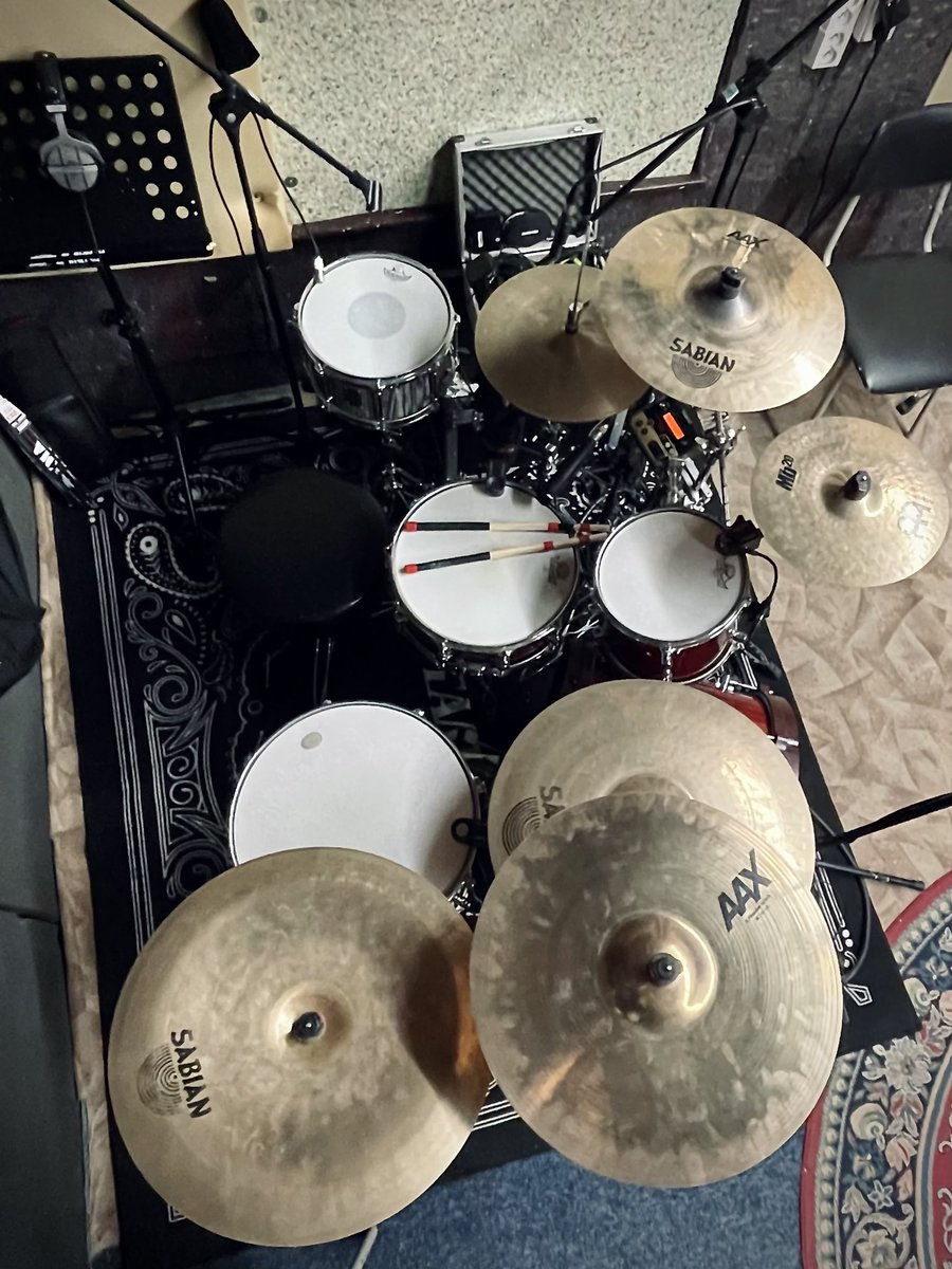 kulabros's tweet photo. Just finished recording for JT new acoustic album, killing sound, drums are tuned so perfect I wish this sound of the kit will stay like this forever, absolutely love it. The sad side is we can’t play the gigs, but the great that there’s enough time for recording! 🥁🥁🥁 https://t.co/yOZ37MpwUU