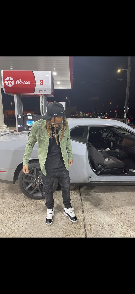 otmmari's tweet photo. ion beef on social sites da only place I’m gettin killed 💵🏚 https://t.co/xChyVI8ATw