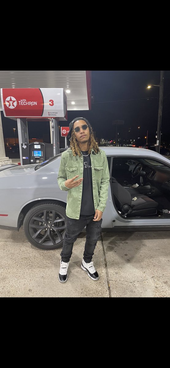otmmari's tweet photo. ion beef on social sites da only place I’m gettin killed 💵🏚 https://t.co/xChyVI8ATw