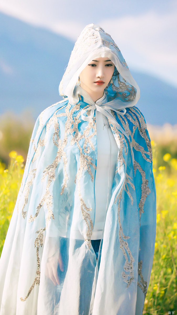 RolQian's tweet photo. beautiful!
#hanfu 
#hanfu_challenge 
#ChineseCulture 
#司藤 
#景甜
#旗袍 https://t.co/S1N72xZ9aS