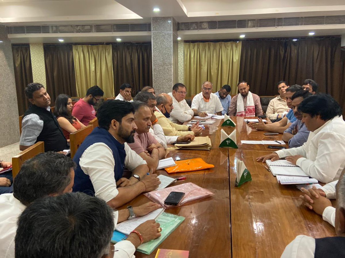 bjpsanjaybhatia's tweet photo. #AssamAssemblyPolls में सह-प्रभारी मा. @PawanSharmaBjp की @BJP4Assam के #Mission100Plus के लक्ष्य को प्राप्त करने के लिए @BJP4Haryana व @BJP4Delhi के प्रवासी कार्यकर्ताओं के साथ विस्तृत चर्चा। https://t.co/Jk5SevWXLn